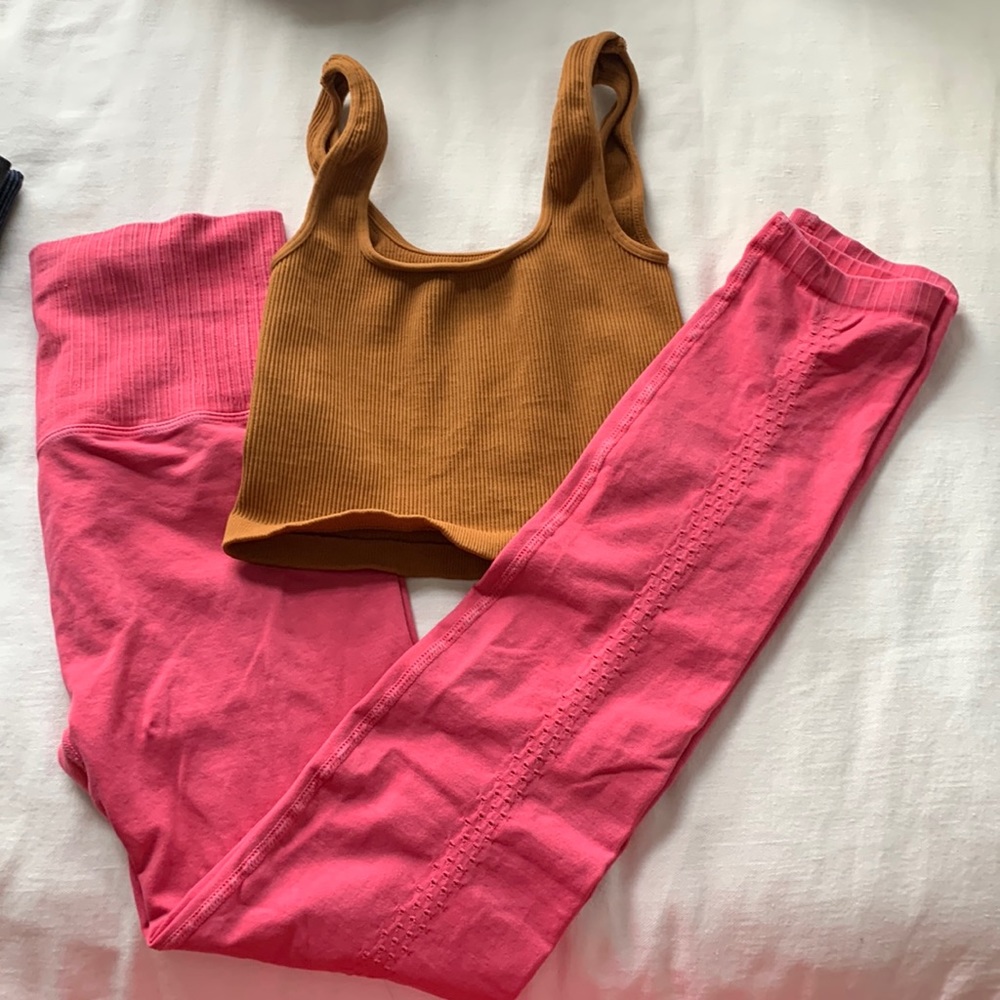 1 FP Movement happiness runs bra top and good karma leggings NWOT